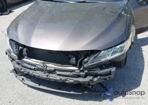 2020 Toyota Camry Le z USA, uszkodzony, nr VIN 4T1C11AK8LU861497